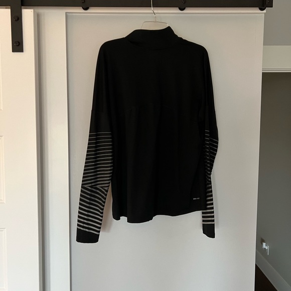 Nike Dri Fit running top with cute striped sleeves! Sz L - Picture 4 of 5